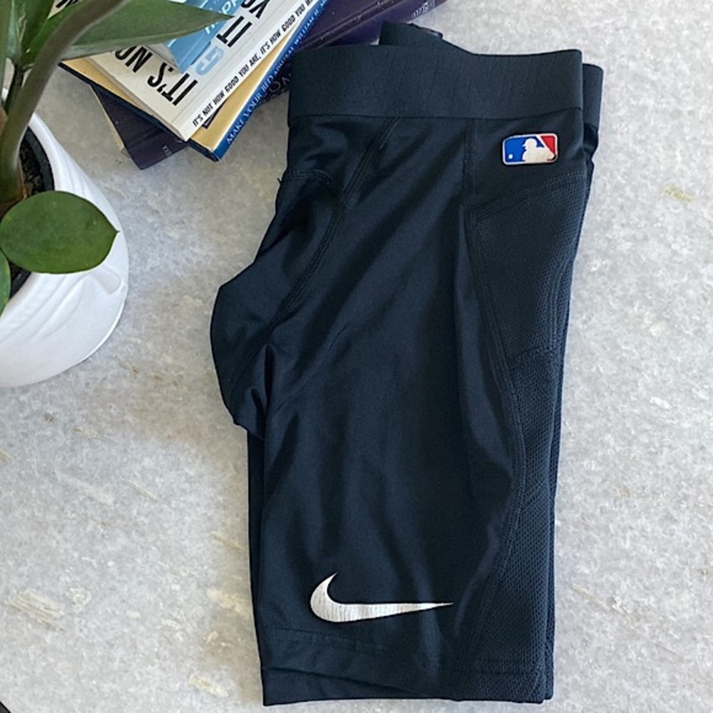 Nike - Picture 7 of 10